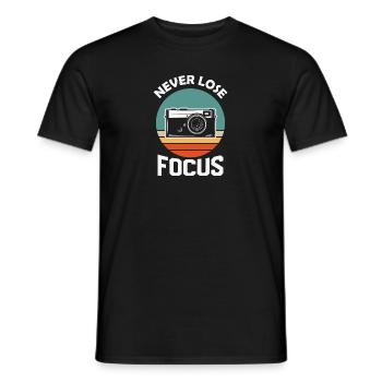 Never Loose Focus - Männer T-Shirt - Schwarz - Vorne - AI Model Male 178 light (178cm)