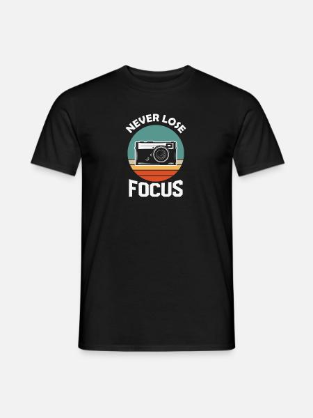 Never Loose Focus - Männer T-Shirt - Schwarz