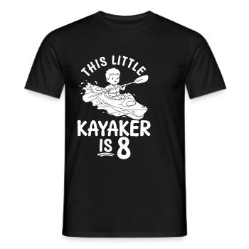 This little Kayaker is 8 Years Kayaking Kids - Männer T-Shirt - Schwarz - Vorne - AI Model Male 178 light (178cm)