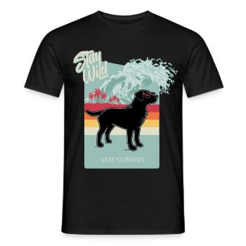 Stay Wild Surf Labrador - Männer T-Shirt - Schwarz - Vorne - AI Model Male 178 light (178cm)