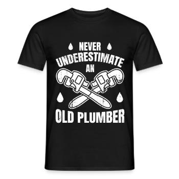 Ne sous-estimez jamais un vieux plombier - T-shirt homme - noir - Devant - AI Model Male 178 light (178cm)