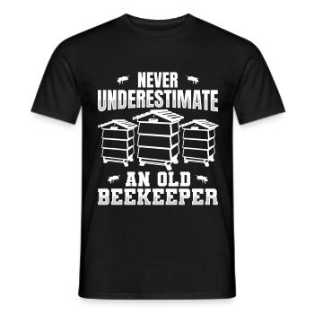 Never underestimate an old beekeeper - Men's T-Shirt - black - Front - AI Model Male 178 light (178cm)