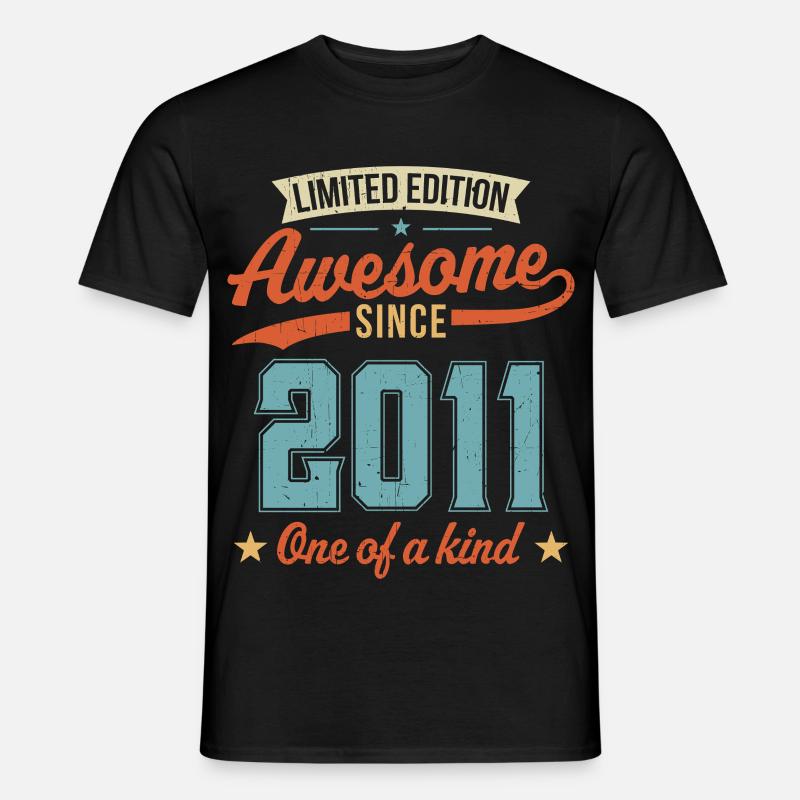 Genial seit 2011 - Männer T-Shirt - Schwarz