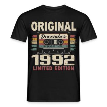 Cadeau D'anniversaire Décembre 1992 - T-shirt homme - noir - Devant - AI Model Male 178 light (178cm)