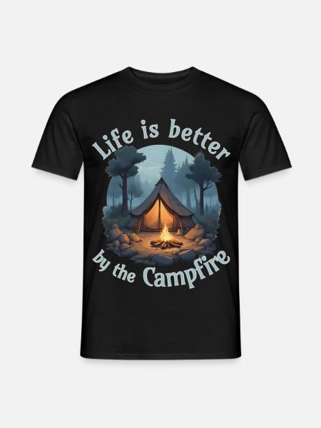 Life is better by the campfire - Männer T-Shirt - Schwarz