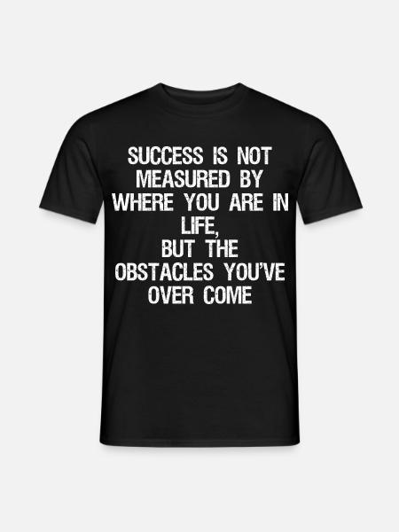 success is not measured by where you are in life - Männer T-Shirt - Schwarz