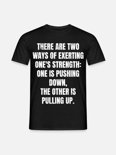 there are two ways of exerting one's strength - Männer T-Shirt - Schwarz
