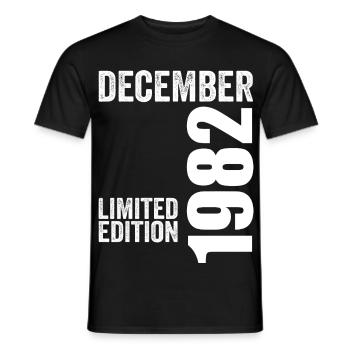 Cadeau Anniversaire Rétro - Décembre 1982 - T-shirt homme - noir - Devant - AI Model Male 178 light (178cm)