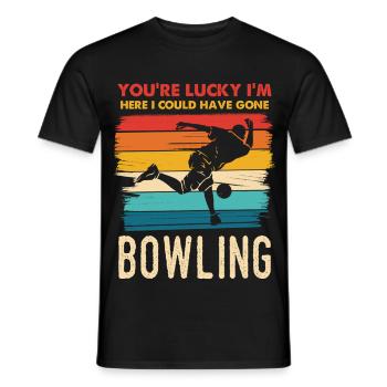 Glück, ich bin hier zum Bowling - Männer T-Shirt - Schwarz - Vorne - AI Model Male 178 light (178cm)