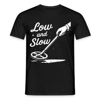Détection de métaux à bas et lent type chasse au trésor - T-shirt homme - noir - Devant - AI Model Male 178 light (178cm)