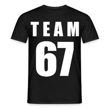Team 67 - Männer T-Shirt - Schwarz - Vorne - AI Model Male 178 light (178cm)