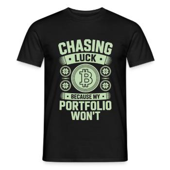 St Patricks Day Chasing Luck Because My Portfolio - Männer T-Shirt - Schwarz - Vorne - AI Model Male 178 light (178cm)