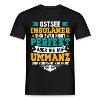 Ummanz OSTSEE INSULANER SIND ZWAR NICHT PERFEKT - Männer T-Shirt - Schwarz - Vorne - AI Model Male 178 light (178cm)