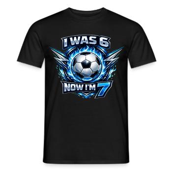 Fussball 6 7 Geburtstag Ich war 6 jetzt bin ich 7 - Men's T-Shirt - black - Front - AI Model Male 178 light (178cm)