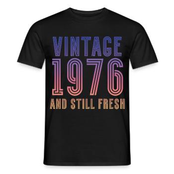 Vintage 1976 - Männer T-Shirt - Schwarz - Vorne - AI Model Male 178 light (178cm)