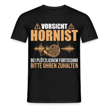 Vorsicht Hornist: Fortissimo Ohren zuhalten - Männer T-Shirt - Schwarz - Vorne - AI Model Male 178 light (178cm)
