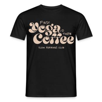 Yoga zuerst, Kaffee danach - Männer T-Shirt - Schwarz - Vorne - AI Model Male 178 light (178cm)