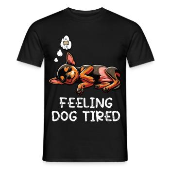 Feeling Dog Tired Zwergpinscher Pinscher Minpin - Männer T-Shirt - Schwarz - Vorne - AI Model Male 178 light (178cm)