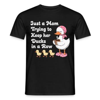 Mama versucht ihre Enten in Reihe zu halten - Männer T-Shirt - Schwarz - Vorne - AI Model Male 178 light (178cm)