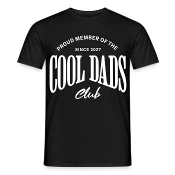 Papa 2027 - Proud member of the Cool Dads Club - Männer T-Shirt - Schwarz - Vorne - AI Model Male 178 light (178cm)