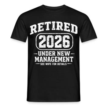 Im Ruhestand 2026 unter neuer humororientierter Leitung - Männer T-Shirt - Schwarz - Vorne - AI Model Male 178 light (178cm)