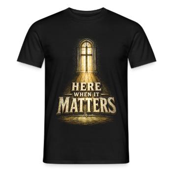 Kaplan Kleriker Pfarrer Here When It Matters - Männer T-Shirt - Schwarz - Vorne - AI Model Male 178 light (178cm)