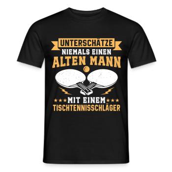  Alten Mann Mit Eine tischtennisschläger  - Männer T-Shirt - Schwarz - Vorne - AI Model Male 178 light (178cm)