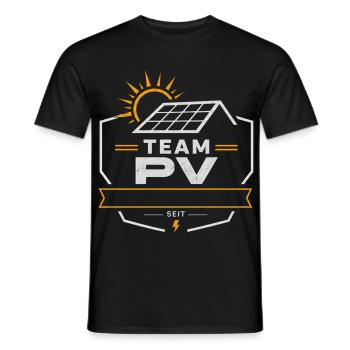 Team PV Solarenergie Emblem- Mach es zu Deinem - Männer T-Shirt - Schwarz - Vorne - AI Model Male 178 light (178cm)