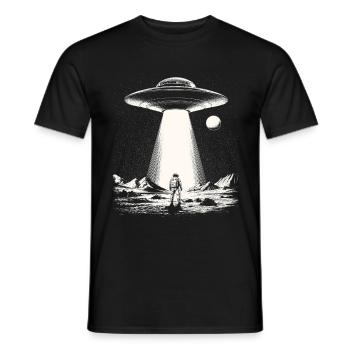 UFO-Landung am Mondsee - Männer T-Shirt - Schwarz - Vorne - AI Model Male 178 light (178cm)
