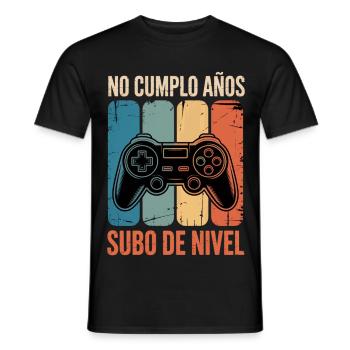 No Cumplo Años: Subo de Nivel Retro - Männer T-Shirt - Schwarz - Vorne - AI Model Male 178 light (178cm)