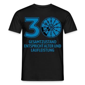 HU August 2026 - 30 Jahre - Geburtstag Geschenk - Männer T-Shirt - Schwarz - Vorne - AI Model Male 178 light (178cm)