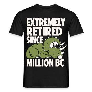Extremely Retired Triceratops Humor - Männer T-Shirt - Schwarz - Vorne - AI Model Male 178 light (178cm)