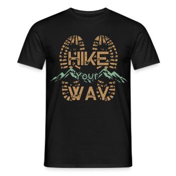 Hike Your Way Wandern Berge Outdoor Geschenk - Männer T-Shirt - Schwarz - Vorne - AI Model Male 178 light (178cm)