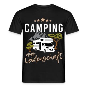 Camping aus Leidenschaft mit Wohnwagen in Natur - Männer T-Shirt - Schwarz - Vorne - AI Model Male 178 light (178cm)