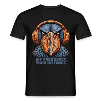 Shoebill mit Kopfhörern – My Frequency Your Dista - Männer T-Shirt - Schwarz - Vorne - AI Model Male 178 light (178cm)
