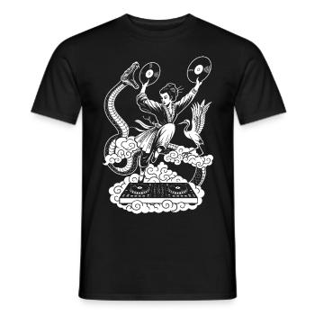 Open-Air Shirt: Geisha mit Vinyls am DJ-Pult - Männer T-Shirt - Schwarz - Vorne - AI Model Male 178 light (178cm)