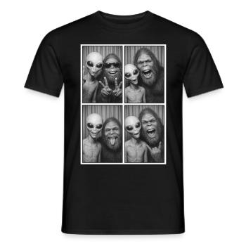 Bigfoot, Alien, Photo, Photo Booth, Alien - Men's T-Shirt - black - Front - AI Model Male 178 light (178cm)