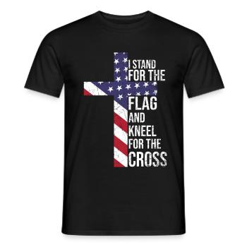 I Stand For The Flag And Kneel For The Cross USA - Männer T-Shirt - Schwarz - Vorne - AI Model Male 178 light (178cm)