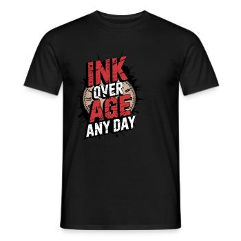 Des personnes âgées tatouées vieillissant fièrement, - T-shirt homme - noir - Devant - AI Model Male 178 light (178cm)