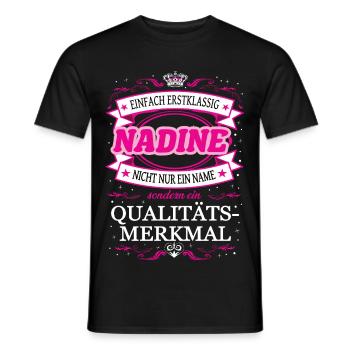 Qualitätsmerkmal Nadine einfach Erstklassig - Männer T-Shirt - Schwarz - Vorne - AI Model Male 178 light (178cm)