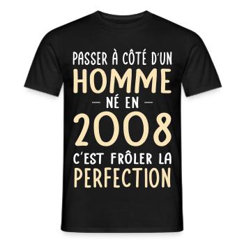 Né en 2008 – Frôler la perfection  - T-shirt homme - noir - Devant - AI Model Male 178 light (178cm)