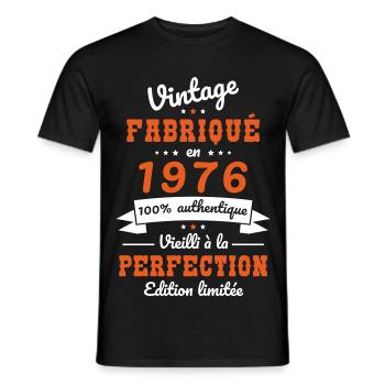 1976 – Vintage – Perfekt gereift - Männer T-Shirt - Schwarz - Vorne - AI Model Male 178 light (178cm)
