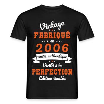 2006 – Vintage – Perfekt gereift - Männer T-Shirt - Schwarz - Vorne - AI Model Male 178 light (178cm)