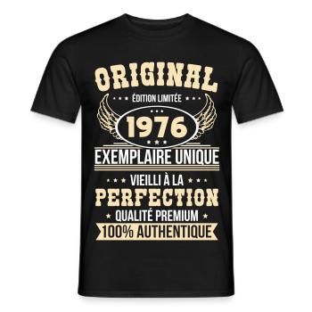 1976 – Exemplaire unique – Qualité premium - T-shirt homme - noir - Devant - AI Model Male 178 light (178cm)