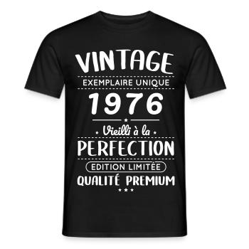 1976 – Vintage – Perfekt gereift - Männer T-Shirt - Schwarz - Vorne - AI Model Male 178 light (178cm)