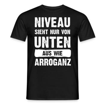 Spruch Niveau sieht nur von unten aus wie Arroganz - Männer T-Shirt - Schwarz - Vorne - AI Model Male 178 light (178cm)