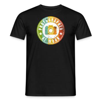 Photographer at work - Men's T-Shirt - black - Front - AI Model Male 178 light (178cm)