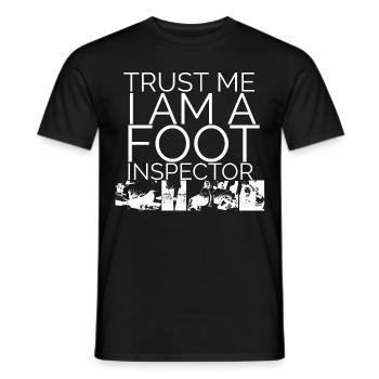 Trust me i am a foot Inspector - Männer T-Shirt - Schwarz - Vorne - AI Model Male 178 light (178cm)