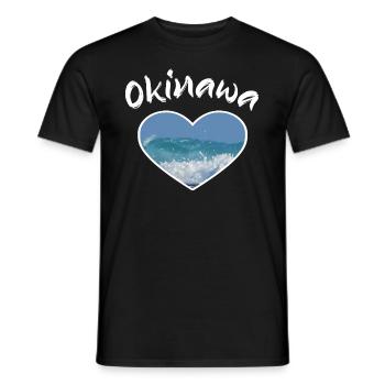 Okinawa Herz Strand Meer - Männer T-Shirt - Schwarz - Vorne - AI Model Male 178 light (178cm)