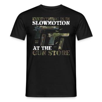 Romantic Walks The Gun Store For Gun Or Ammo Lover - Männer T-Shirt - Schwarz - Vorne - AI Model Male 178 light (178cm)